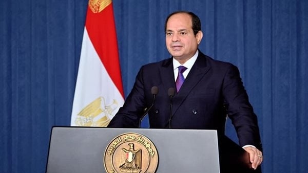 السيسي: مصر الشامخة أمام التحديات تبنى بإرادة شعبها وتحيا بإخلاص أبنائها