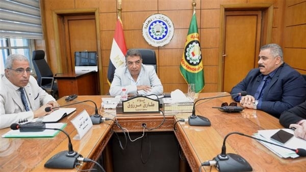 محافظ الدقهلية يعقد اجتماعا لبحث مشكلات المزارعين وتوفير الأسمدة