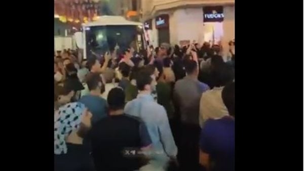 الرسوم المسيئة لرسول الله بتركيا تثير الغضب، اندلاع تظاهرات والأمن يضبط موظفين بالمجلة (فيديو)