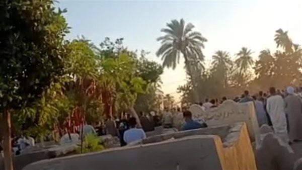 أهالي المنيا يشيعون جثامين 3 أطفال لقوا مصرعهم على يد والدهم (صور)
