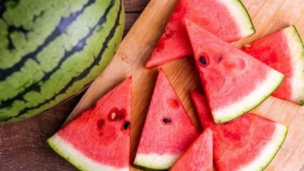 فوائد البطيخ، يقوي المناعة ويعزز صحة العينين ويحمي من أمراض القلب