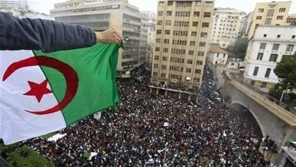 نجوى كرم تهنئ الشعب الجزائري بعيد الاستقلال