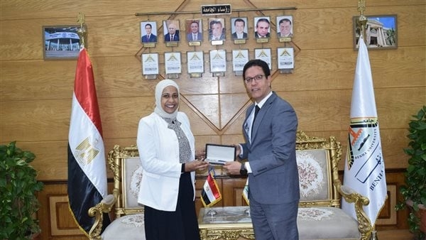 رئيس جامعة بنها يستقبل فريق مركز الخدمات الإلكترونية بـ الأعلى للجامعات
