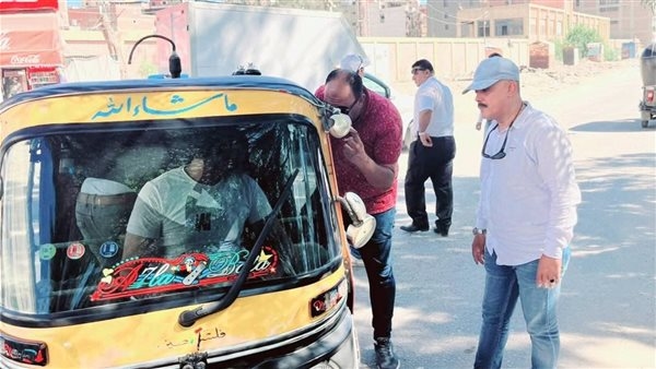 مصادرة مكبرات الصوت والتصدي للباعة الجائلين ورفع الإشغالات بشوارع غرب المنصورة
