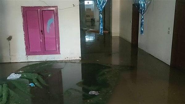غرق دار تحفيظ قرآن وجراجات بسبب انفجار ماسورة المياه بمجمع محاكم الإسماعيلية (صور)