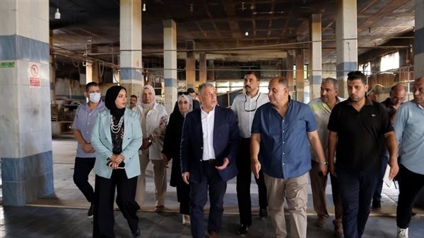 جولة مفاجئة لمحافظ الإسماعيلية على المخابز الآلية (صور)