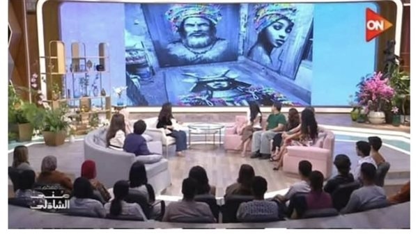 بعد اعتذارها للفنانة الدنماركية، تشكيلي فرنسي يتهم مها الصغير بسرقة أعماله