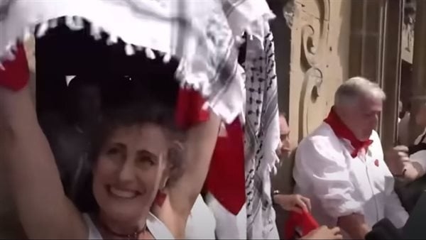 فلسطين حرة وأوقفوا الإبادة الجماعية، هتافات خلال مهرجان الثيران بإسبانيا (فيديو)