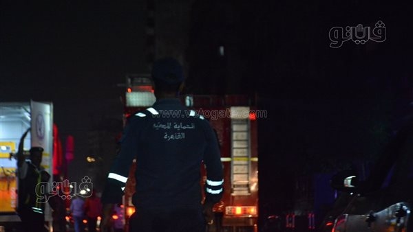 المعمل الجنائي يفحص حريقا شب بصالة ألعاب رياضية في الهرم