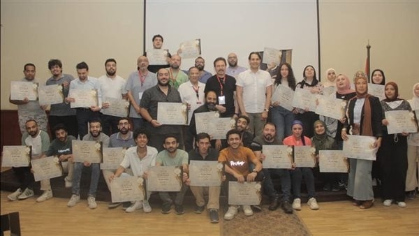 ختام ورشة "السينوغرافيا" بالمهرجان القومي للمسرح وتوزيع الشهادات على المتدربين (صور)