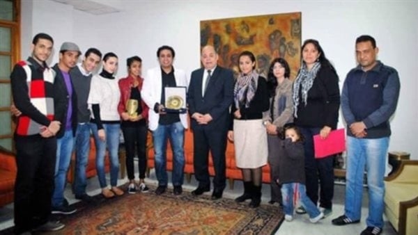 فرقة المسرح المصري تدعو وزير الثقافة لمشاهدة «وجوه» في موسمها التاسع
