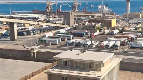 تداول 17 ألف طن و586 شاحنة بضائع عامة بموانئ البحر الأحمر