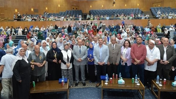 محافظة أسيوط تكرم 516 ممرضة ضمن فعاليات اليوم العالمي للتمريض (صور)
