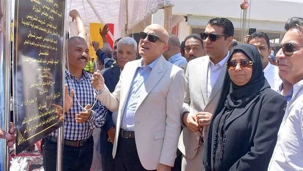 محافظ الأقصر يفتتح مشروعات مياه وصرف صحي بمركز الزينية (صور)