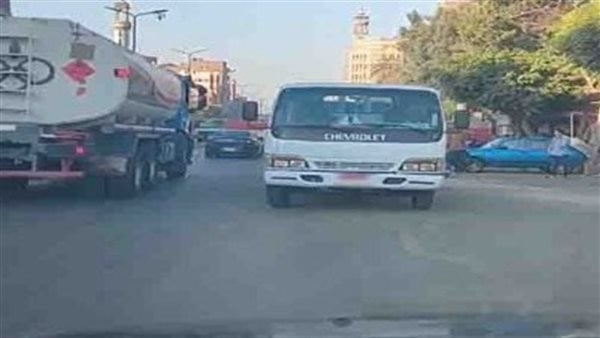 ضبط سائق سيارة نقل خالف قواعد المرور وسار عكس الاتجاه في غمرة