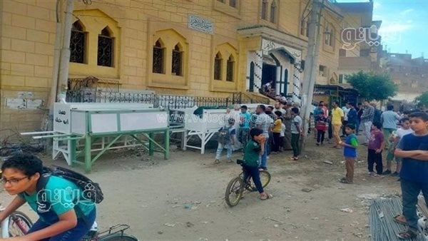حنا الصغرى بالشرقية تستعد لوداع أبنائها الثلاثة ضحايا حادث طريق أبو سلطان (صور)
