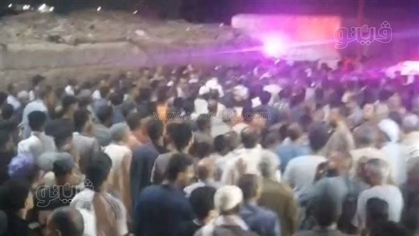 ماتوا على طريقة "فتيات العنب"، جنازة مهيبة لـ 3 شباب ضحايا لقمة العيش بالشرقية (صور)