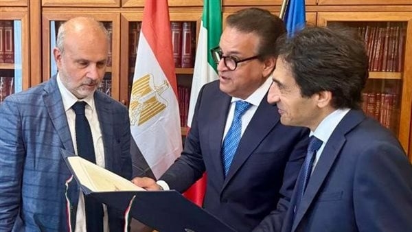 بسام راضي يستعرض أوجه التعاون المصري الإيطالي في المجال الصحي والطبي