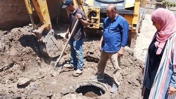انفجار خط مياه رئيسي بقرية في المنوفية (صور)