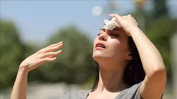 أعراض ضربة الشمس وأسبابها وطرق علاجها