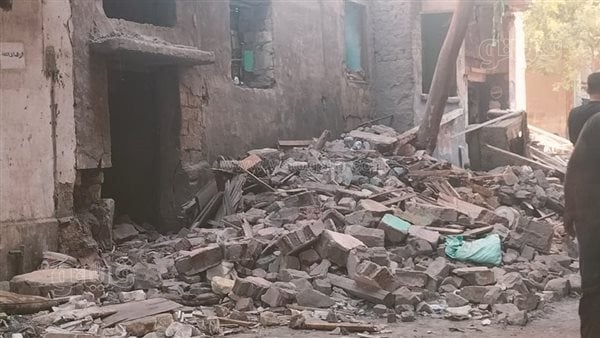 شاهدة عيان تكشف تفاصيل صادمة حول انهيار عقار مصر القديمة (فيديو)