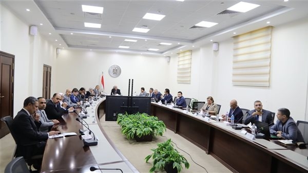 وزير التعليم العالي يعقد اجتماعًا مع ممثلي مؤسسة كلاريفيت لتعزيز التعاون المشترك