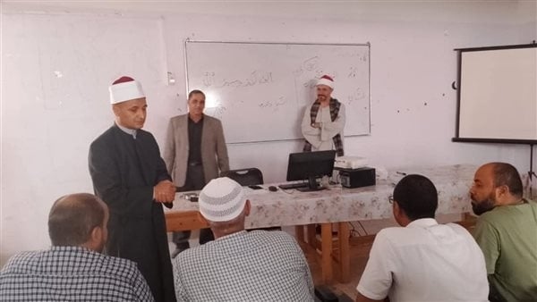 رئيس منطقة الإسماعيلية الأزهرية يتابع فعاليات برنامج تنمية مهارات محفظي القرآن الكريم (صور)