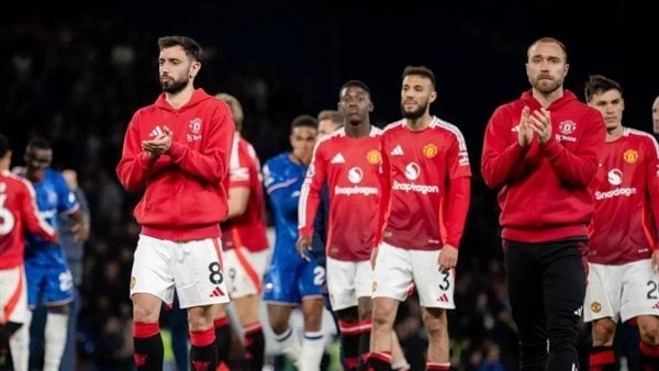 لاعب مانشستر يونايتد السابق ينقذ رجلا من الانتحار (فيديو)
