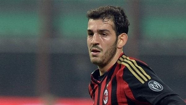 نجم ميلان الإيطالي السابق يعلن اعتزاله بعمر 34 عاما