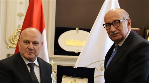 رئيس هيئة النيابة الإدارية يقدم التهنئة لرئيس محكمة النقض الجديد