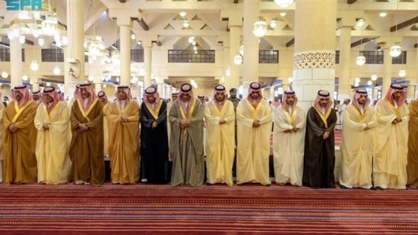مشاهد من أداء صلاة الميت على "الأمير النائم" في السعودية