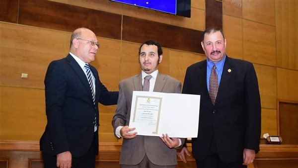 أول معيد كفيف بجامعة سوهاج يحصل على الماجستير في الإعلام