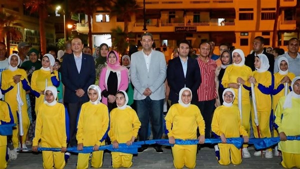 محافظ دمياط يلتقي شباب "أنت واعي" ويشيد بالمواهب والعروض الفنية بشارع النيل (صور)