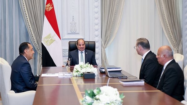 الرئاسة في أسبوع.. السيسي يوجه الحكومة بتخفيف العبء عن المواطنين.. يطمئن المصريين بشأن قانون الإيجار القديم.. ويبحث أزمات غزة وسوريا وليبيا مع قادة اليونان والجامعة العربية والقيادة المركزية الأمريكية