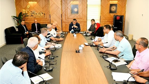 وزير الإسكان يلتقي مسئولي الشركة الوطنية للمقاولات