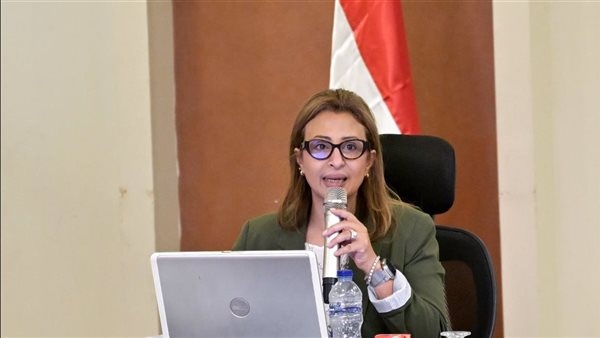 مجلس شئون خدمة المجتمع بجامعة القاهرة يستعرض جهود لجنة الهوية البصرية