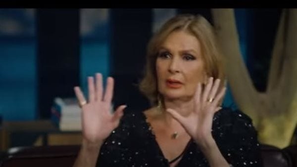 يسرا تحيي ذكرى وفاة والدتها برسالة مؤثرة