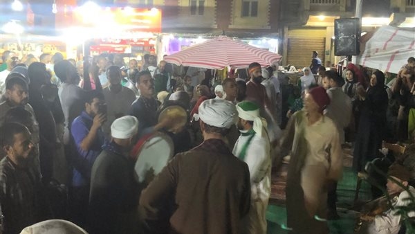 ذكر وطعام مجاني، الطرق الصوفية بالإسكندرية تحتفل بالليلة الختامية لمولد أبو العباس (صور)