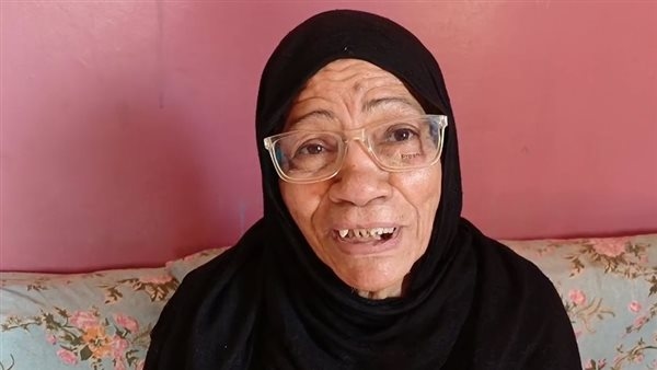 "قاهرة الأمية" في أسوان: حققت أمنيتي بقراءة المصحف الشريف وكان نفسي التحق بكلية الحقوق (فيديو)