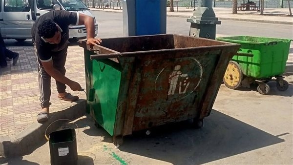 بدء تنفيذ خطة تطوير منظومة النظافة ورفع كفاءة وترقيم صناديق القمامة بدمياط