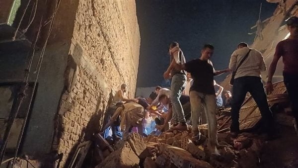 إصابة 3 أشخاص في انهيار جزء من عقار بالإسكندرية