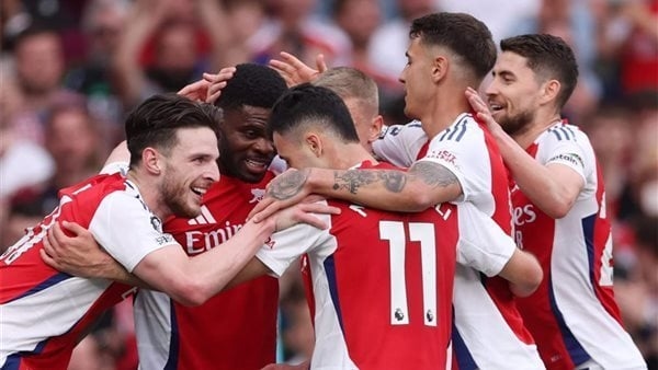 قمة الدوري الانجليزي، توقعات الذكاء الاصطناعي حول نتيجة مانشستر يونايتد وأرسنال