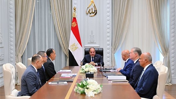 السيسي يتابع آخر مُستجدات الموقف التنفيذي للمشروعات الصناعية وتوفير المواد الخام والتمويل اللازم لها..الرئيس يؤكد أهمية مشروعات البتروكيماوت والصناعات التعدينية وموجهًا بالإسراع بتوطينها