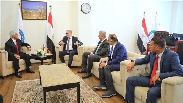 وزير البترول يلتقي رئيس العالمية للمواسير ويؤكد على دعم الحكومة للصناعة المحلية