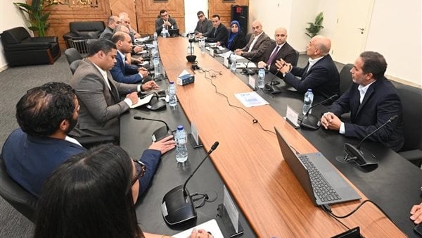 وزير الإسكان يبحث موقف مبيعات وتسويق مشروعات هيئة المجتمعات العمرانية