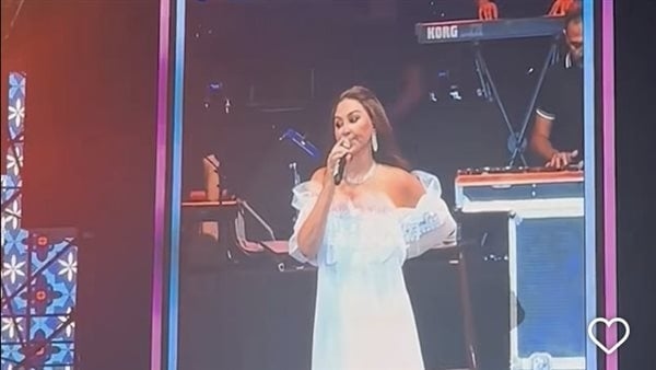 إليسا تودع زياد الرحباني بـ "سألوني الناس" بختام أعياد بيروت وتوجه رسالة مؤثرة لفيروز (فيديو)