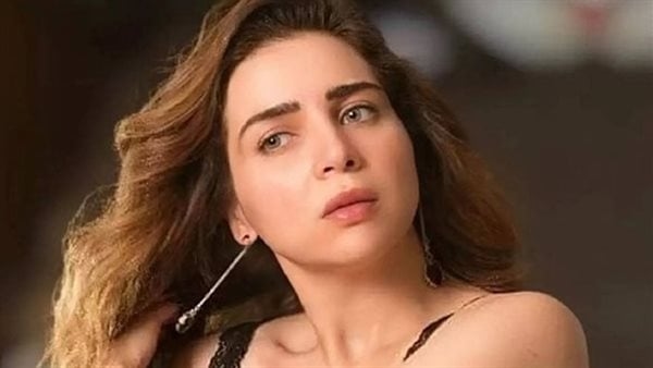 بعد إطلالتها الأخيرة، مي عز الدين تجدد تأكيدها على أن الجمال في البساطة