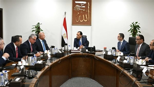 مدبولي: الحكومة مستعدة لوضع "حوافز خارج الصندوق" لتوطين صناعة السيارات الكهربائية