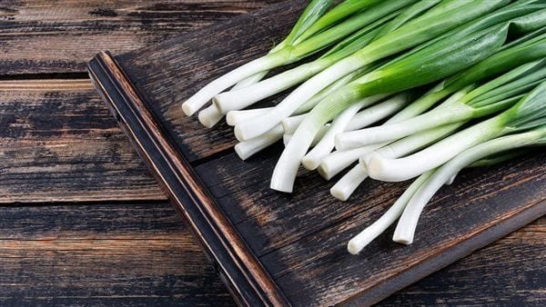 تفسير حلم البصل الأخضر في المنام وعلاقته بالرزق الوفير وترك المعاصي