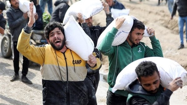 الموت في أكياس الدقيق.. الاحتلال الإسرائيلي يخبئ "الكبتاجون" في عبوات الغذاء المقدمة للفلسطينيين.. ومنظمة أوروبية تتهم مؤسسة "غزة الإنسانية" بارتكاب جرائم حرب